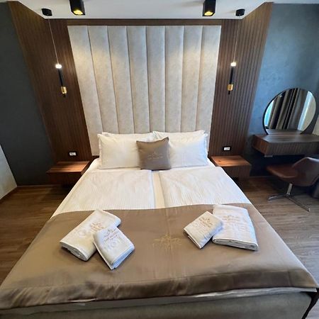 Hotel Palace San Valentino Umag Buitenkant foto