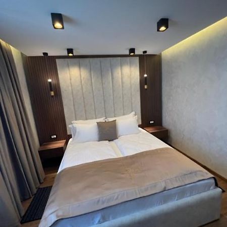 Hotel Palace San Valentino Umag Buitenkant foto