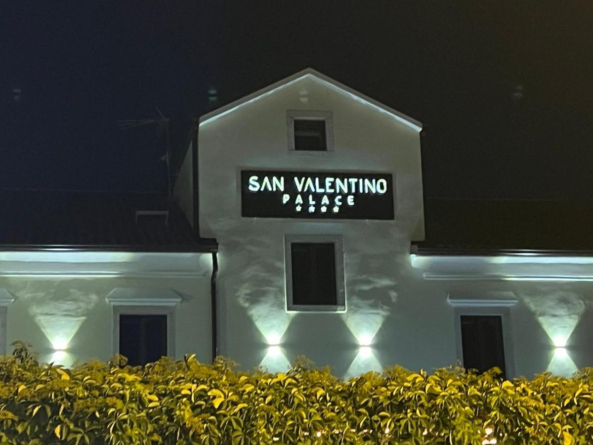 Hotel Palace San Valentino Umag Buitenkant foto