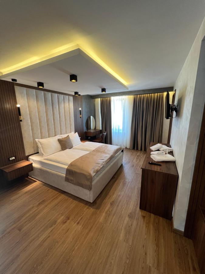 Hotel Palace San Valentino Umag Buitenkant foto