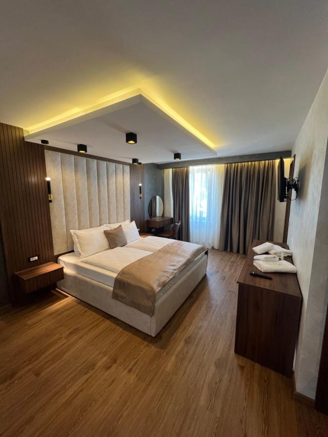 Hotel Palace San Valentino Umag Buitenkant foto