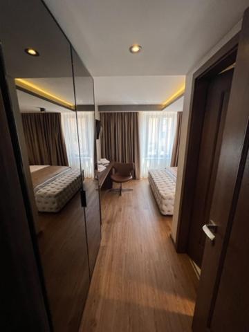 Hotel Palace San Valentino Umag Buitenkant foto
