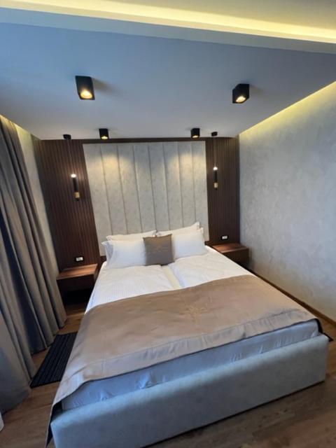Hotel Palace San Valentino Umag Buitenkant foto