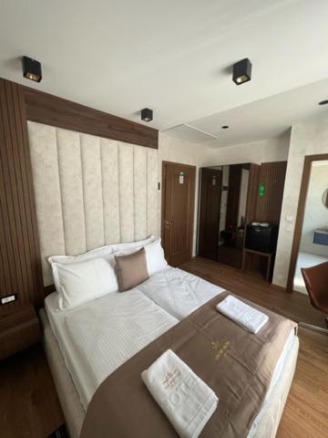 Hotel Palace San Valentino Umag Buitenkant foto